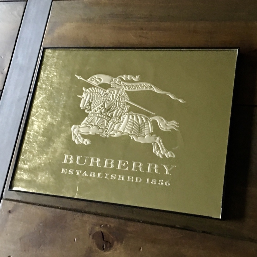 Burberry authentic shopping bag with free frame - Picture 2 of 3